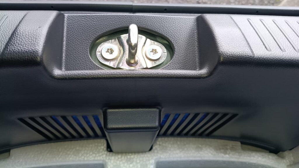 荷室後端内張り裏