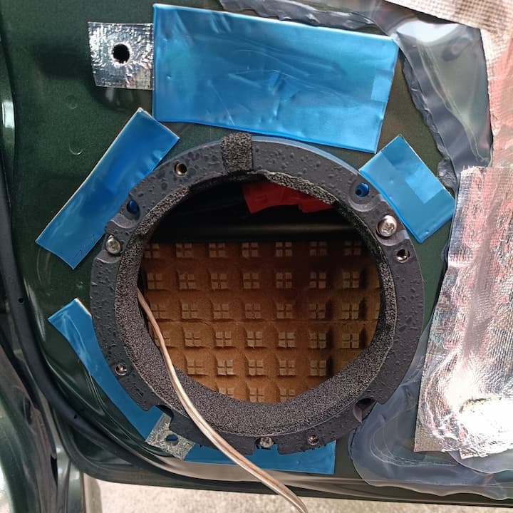 ドアスピーカー周り防振