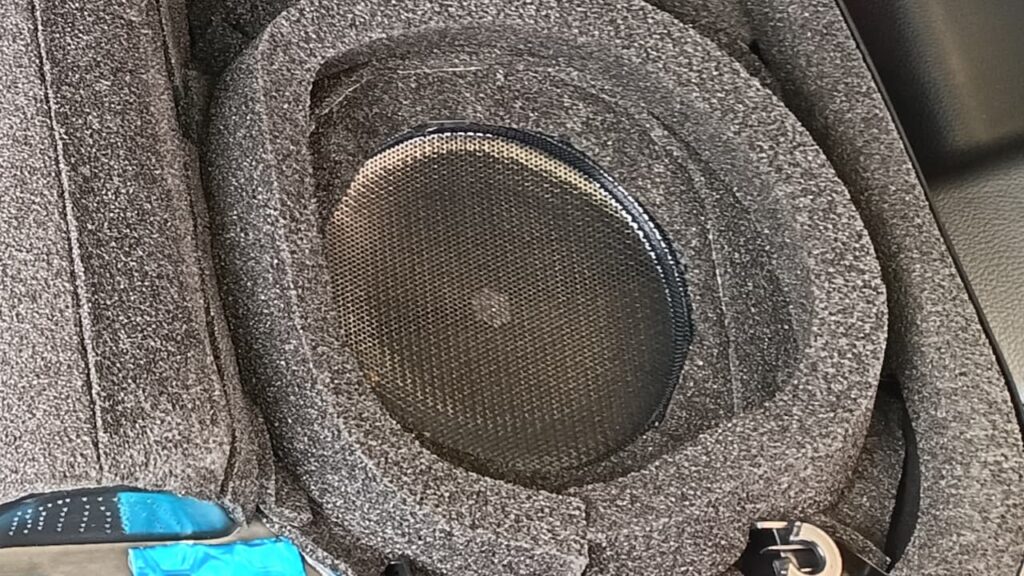 ドアスピーカーグリル裏