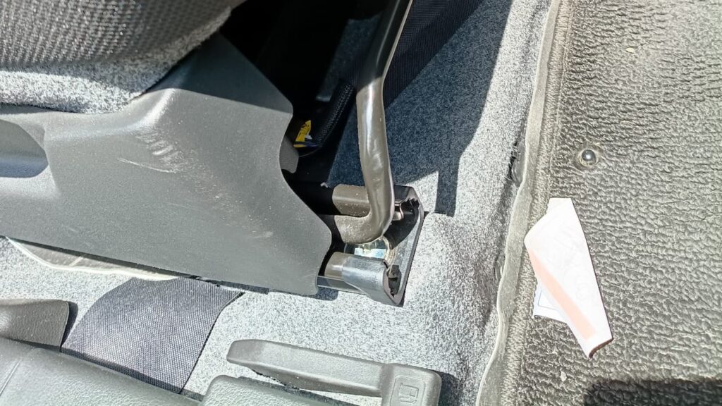 運転席シートレール