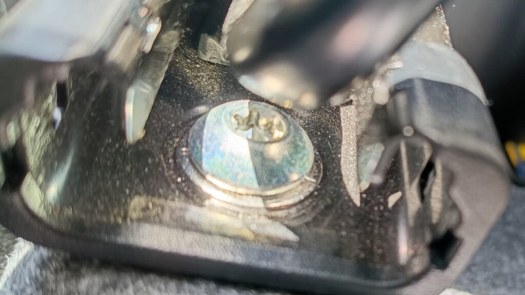運転席シートレールアップ