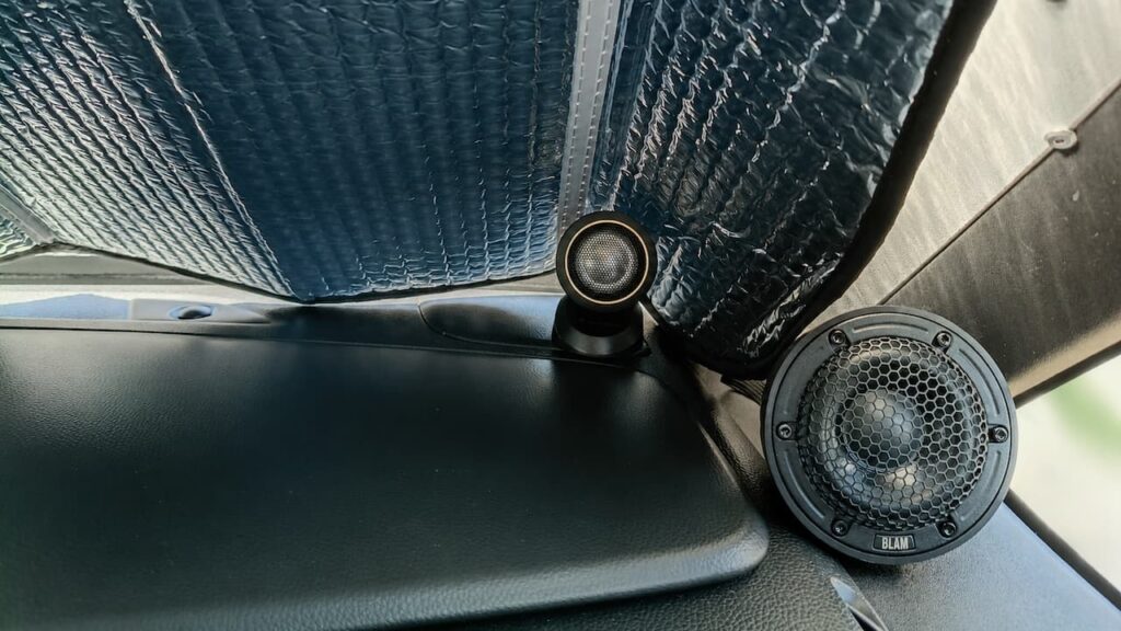 ダッシュボードサンシェードで保護